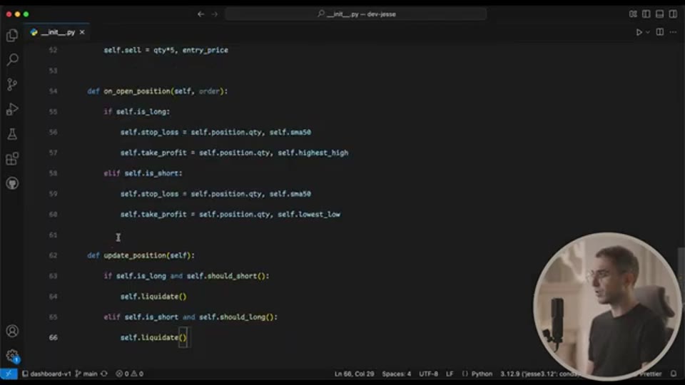 Jesse 策略代碼：開倉後設止損止盈與方向反轉平倉（截圖出自原片 Algo-trading with Saleh）